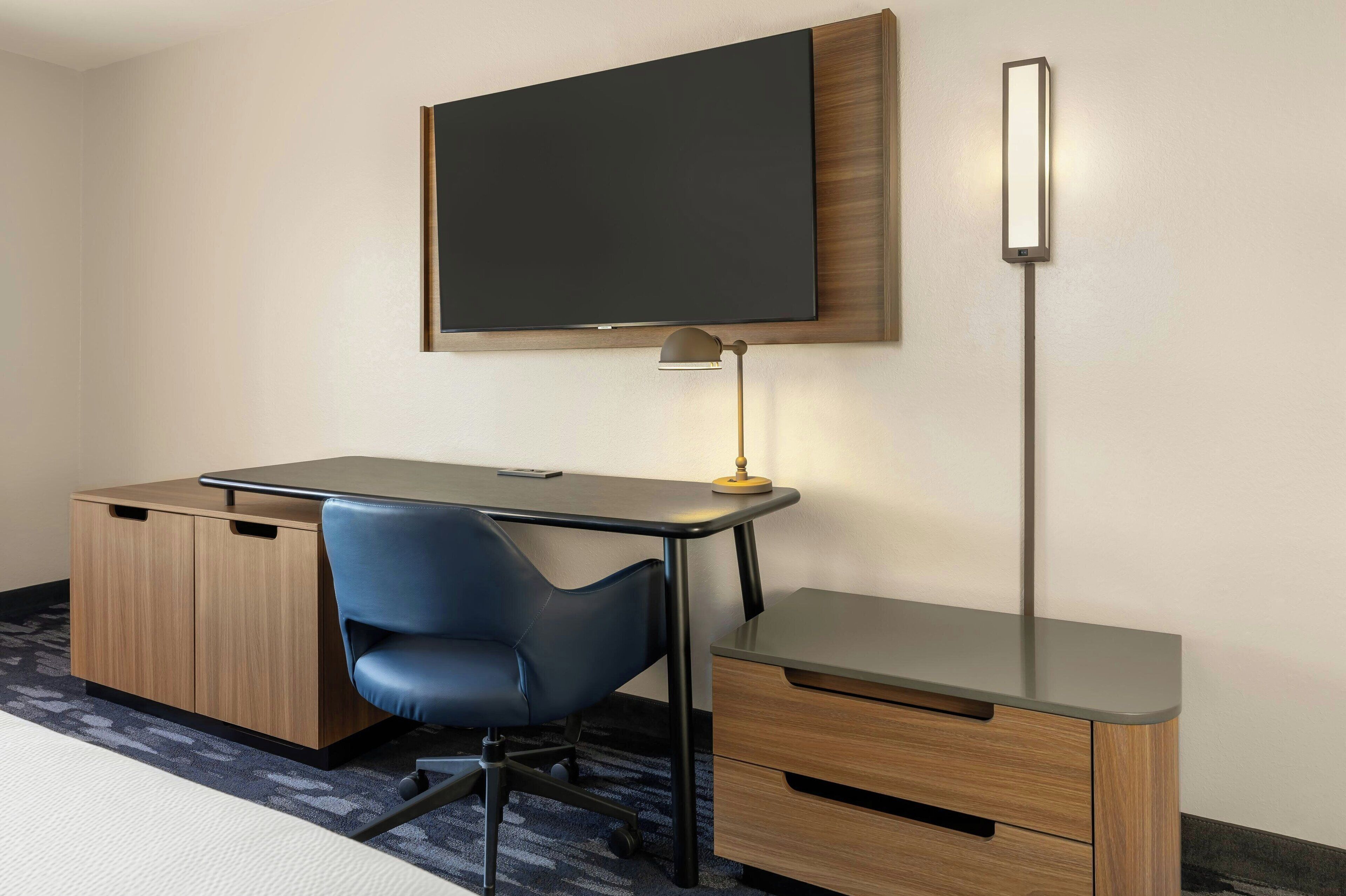 room, 1 king bed | 1 bedroom, pillow-top beds, desk, blackout curtains