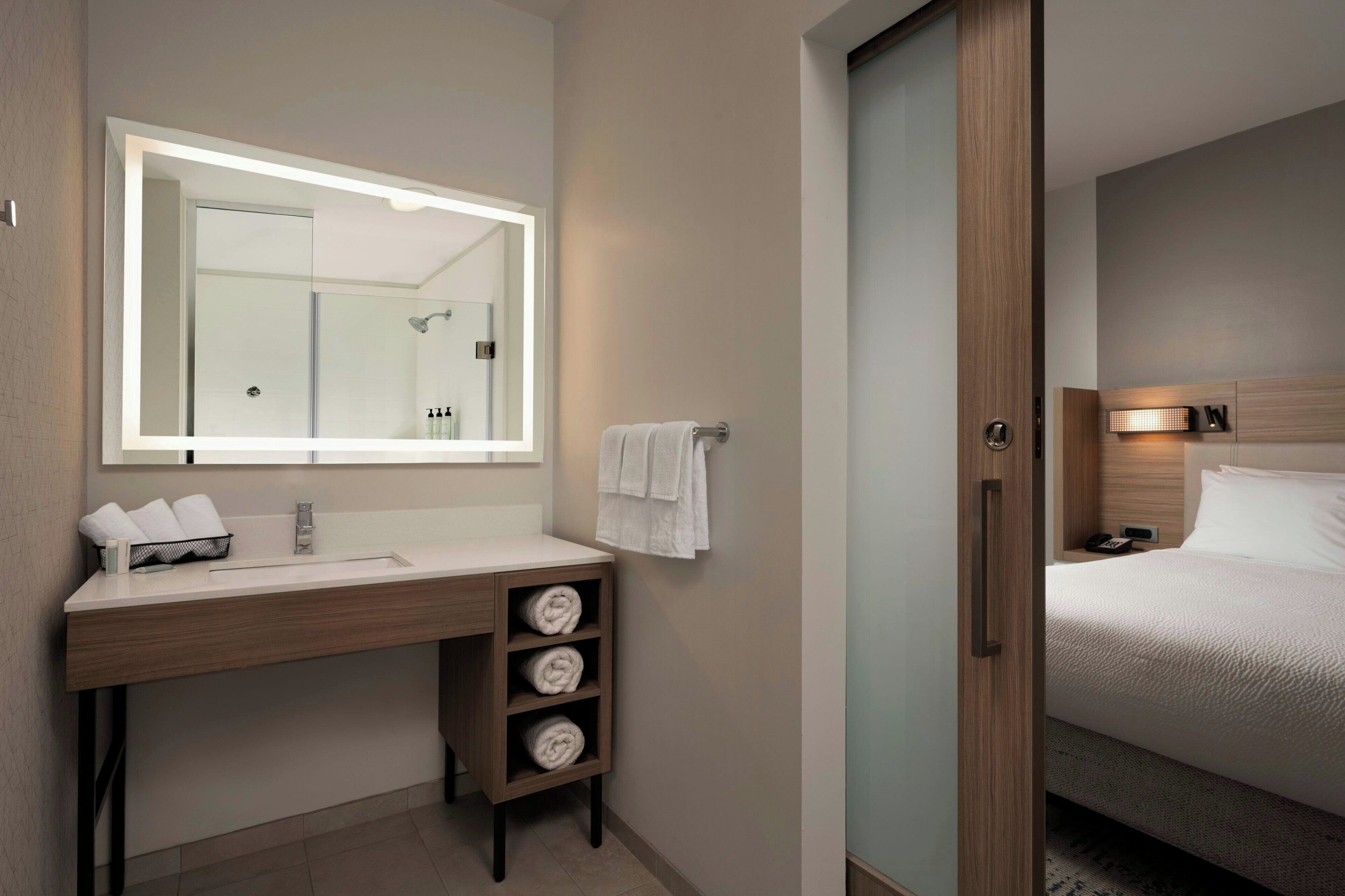 combined shower/bathtub, free toiletries, hair dryer, towels