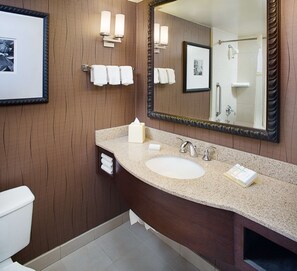Bathroom shower - Hilton Garden Inn Albany Airport (Albany)