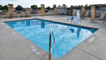 Piscina externa sazonal