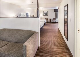 Suite, Multiple Beds, Non Smoking | Iron/ironing board, rollaway beds, free WiFi, bed sheets