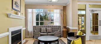 Quality Inn Fayetteville near Historic Downtown Square