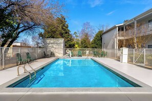 Piscine extérieure (ouverte en saison)