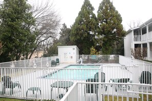 Piscine extérieure (ouverte en saison)