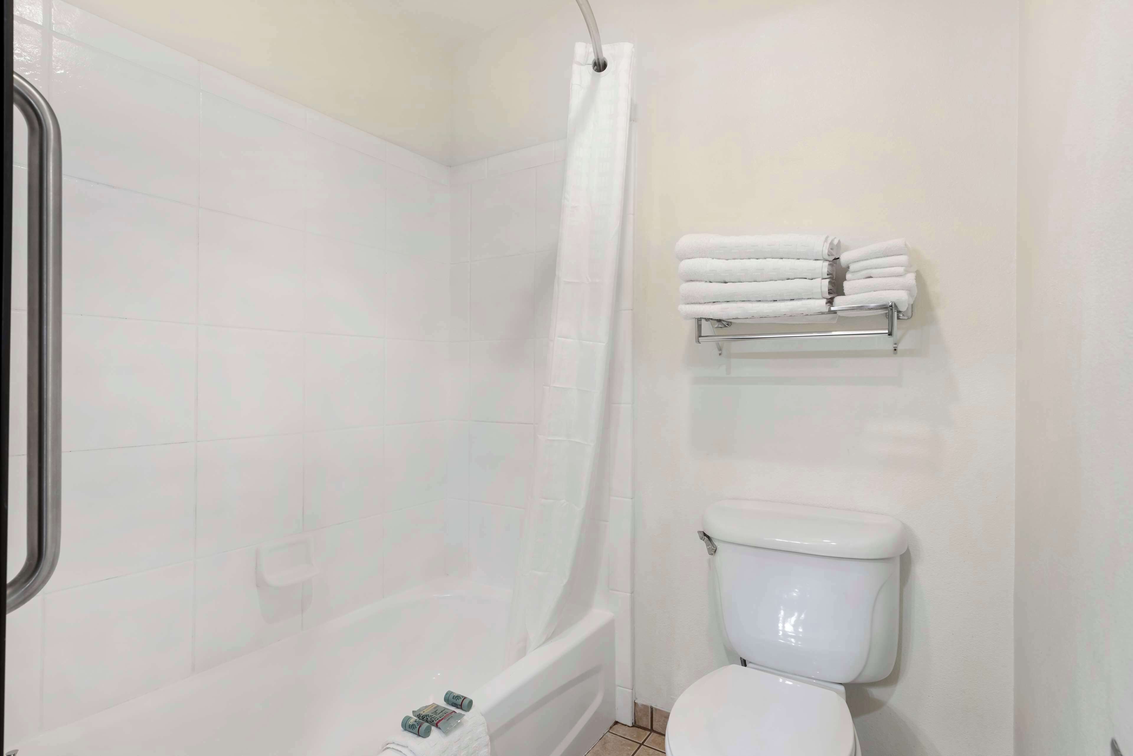 combined shower/bathtub, free toiletries, hair dryer, towels