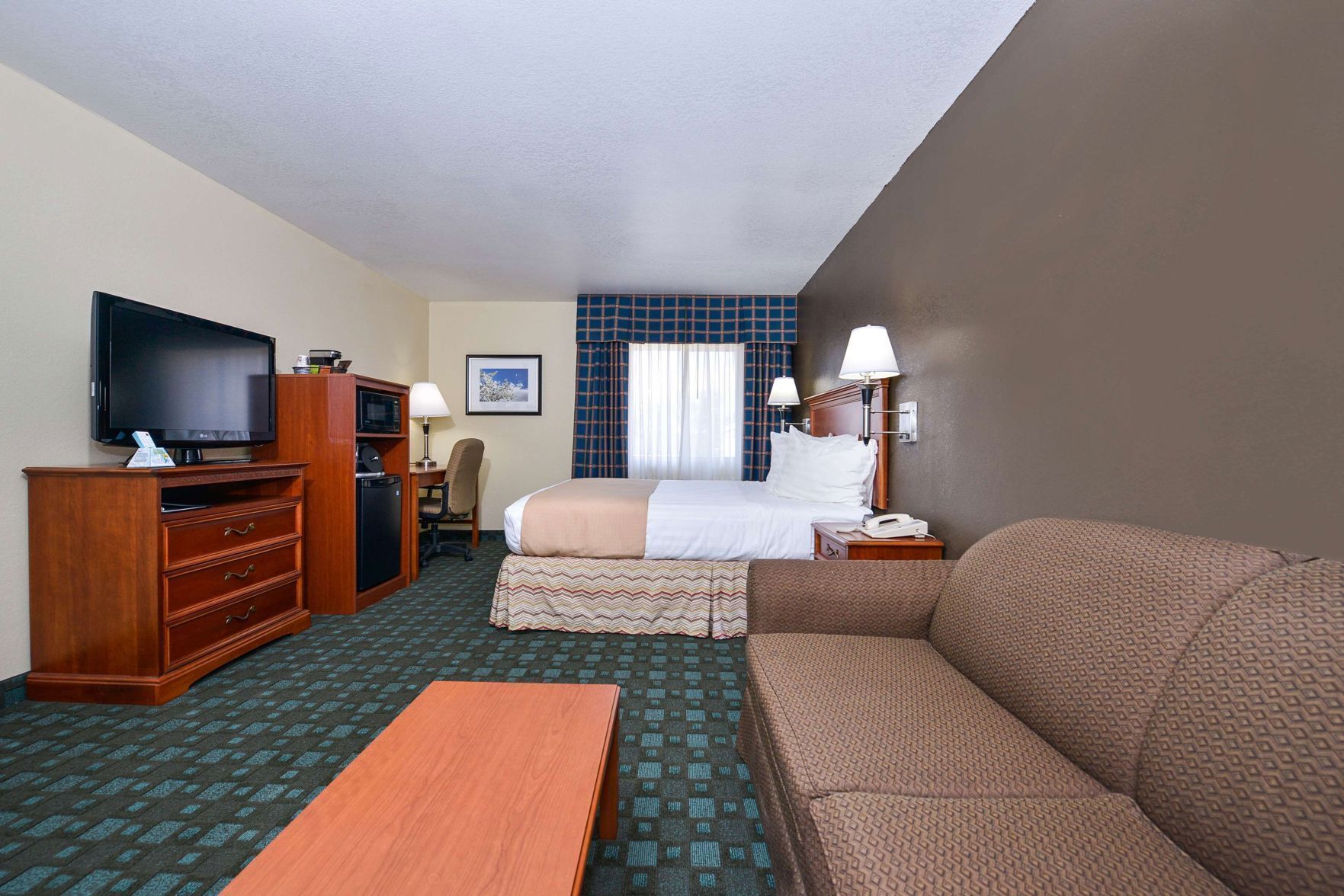 Desk, blackout curtains, iron/ironing board, free WiFi