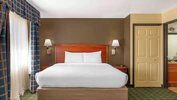 Standard Room, 1 King Bed, Non Smoking | Desk, blackout drapes, iron/ironing board, WiFi (free)