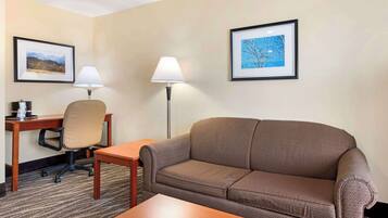 Sviitti, 1 suuri parisänky, tupakointi kielletty, poreamme | Työpöytä, pimennysverhot, silitysrauta/-lauta, ilmainen Wi-Fi