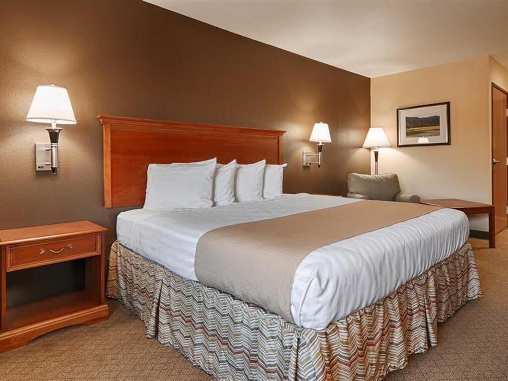 Desk, blackout curtains, iron/ironing board, free WiFi