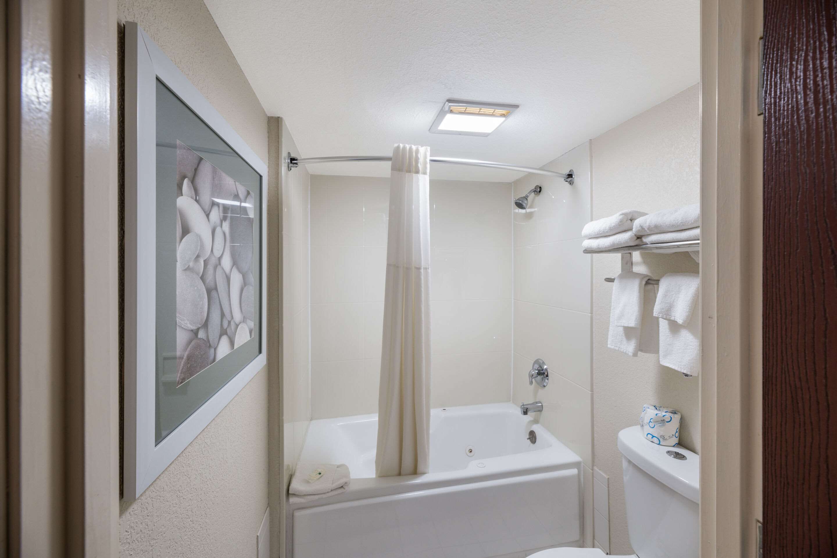Select Comfort 床墊、書桌、熨斗/熨衫板、免費嬰兒床