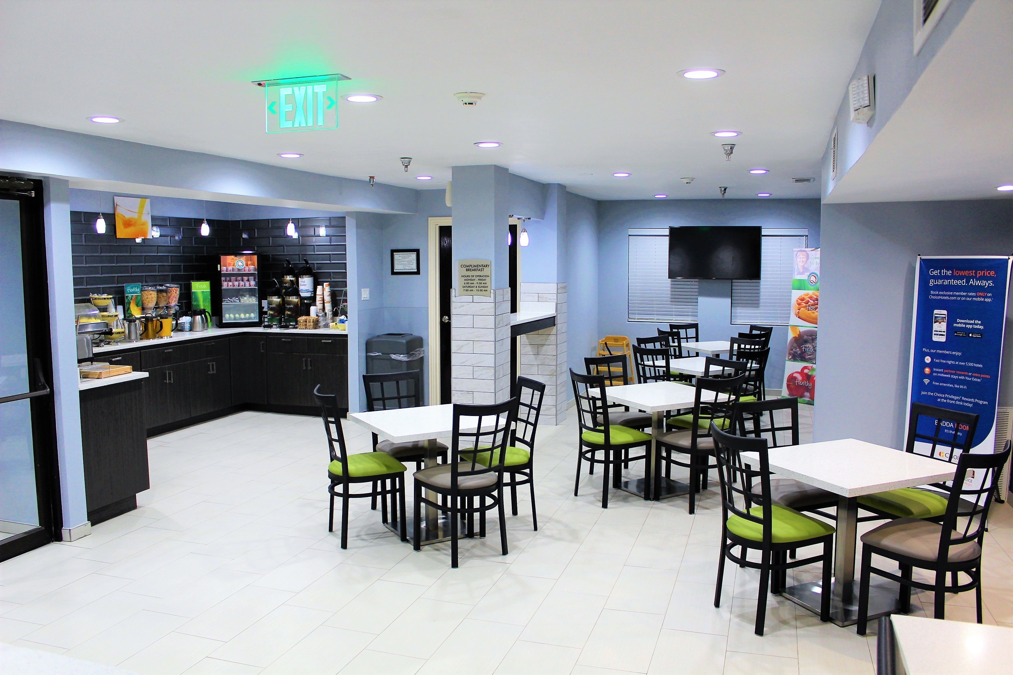 Free continental breakfast on weekdays