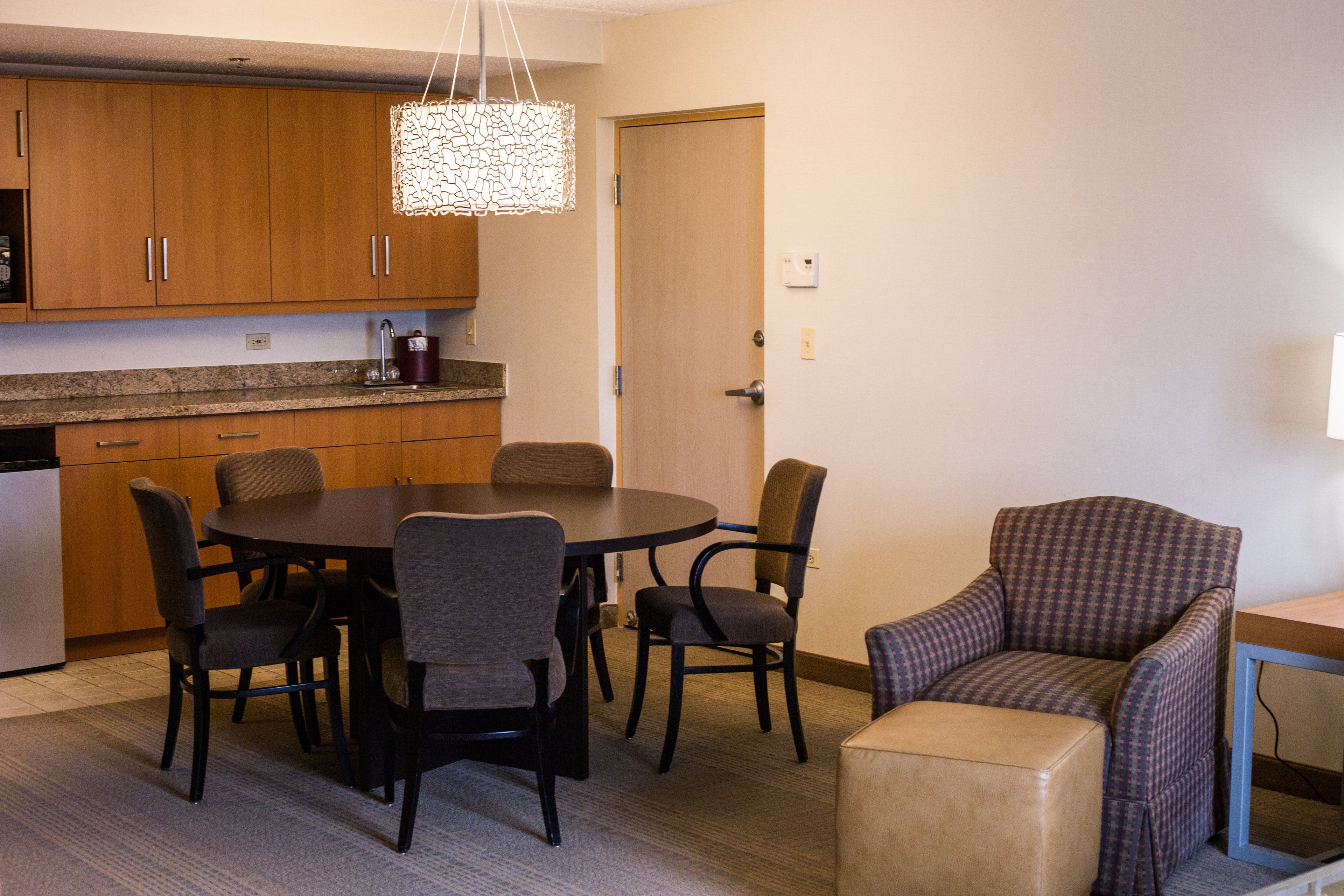 Suite, 1 King Bed, Jetted Tub | Desk, iron/ironing board, cribs (free), WiFi (free)