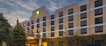 Holiday Inn & Suites Bolingbrook by IHG