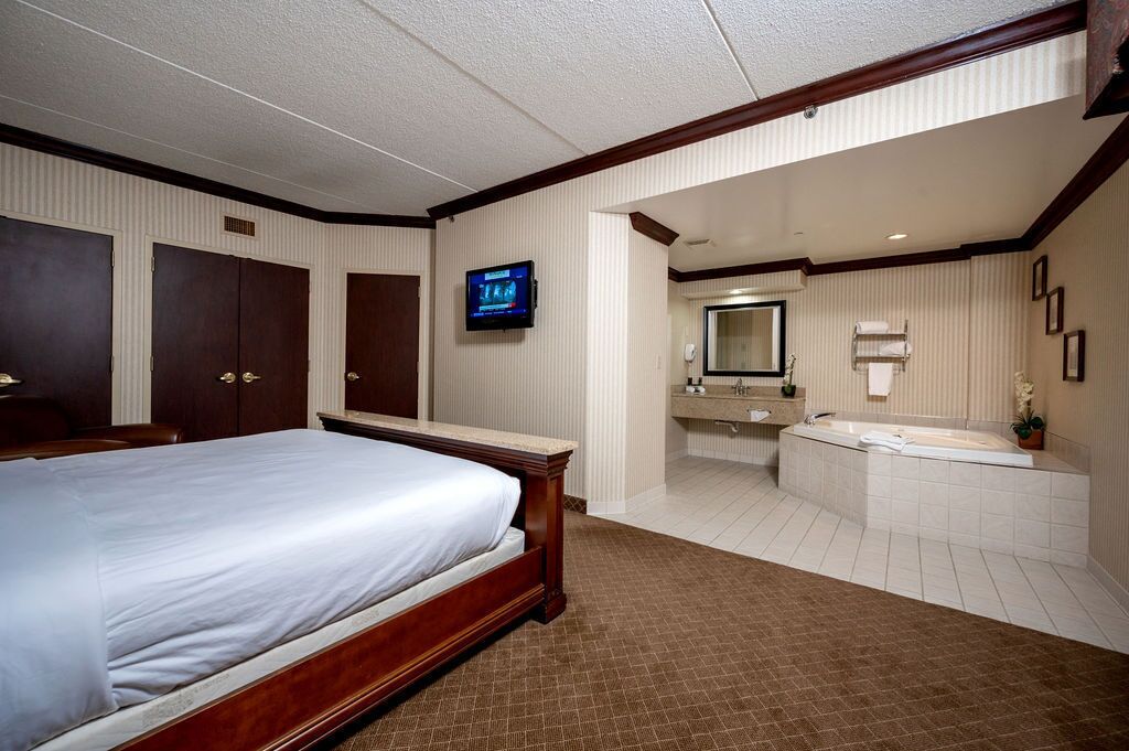 superior suite, 1 king bed, non smoking (one-bedroom) | hypo-allergenic bedding, desk, laptop workspace, iron/ironing board
