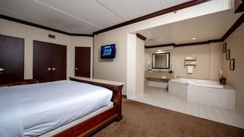 Suite superior, 1 cama King size, para no fumadores (One-Bedroom) | Ropa de cama hipoalergénica y escritorio