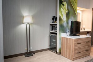 Suite, meerdere bedden, niet-roken (Two-Bedroom) | Hypoallergeen beddengoed, een bureau, een laptopwerkplek