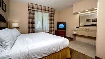 Room, 1 King Bed, Accessible, Non Smoking (Mobility, Roll-In-Shower) | Hypo-allergenic bedding, desk, laptop workspace, iron/ironing board