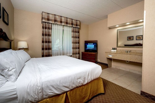 Holiday Inn Express Mentor Banquet Center by IHG