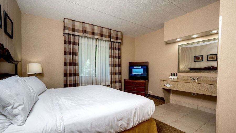 Holiday Inn Express Mentor Banquet Center by IHG