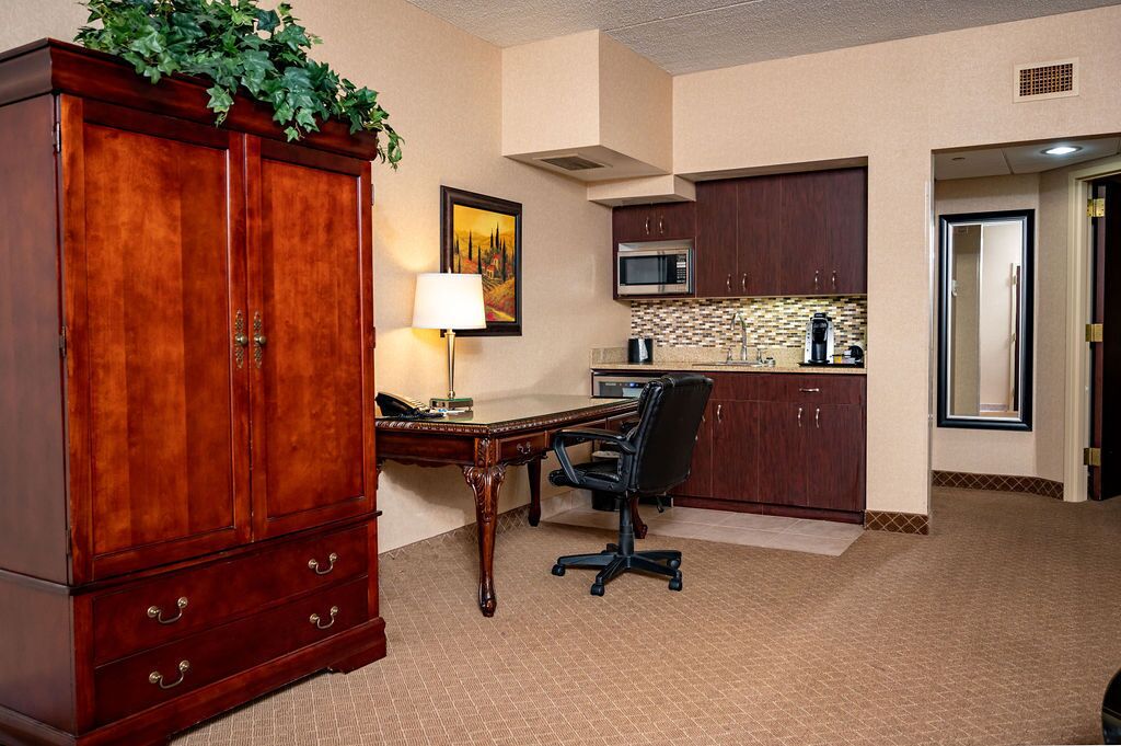 deluxe suite, 1 king bed, non smoking (one-bedroom) | hypo-allergenic bedding, desk, laptop workspace, iron/ironing board