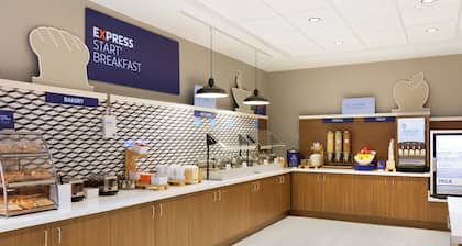 Holiday Inn Express Mentor Banquet Center by IHG