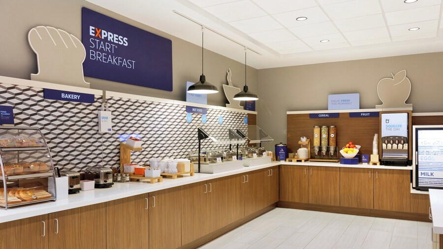 Holiday Inn Express Mentor Banquet Center by IHG
