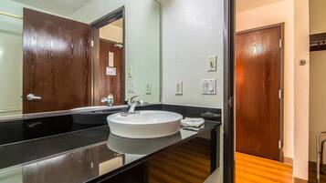 Suihkun ja ammeen yhdistelmä, pyyhkeet