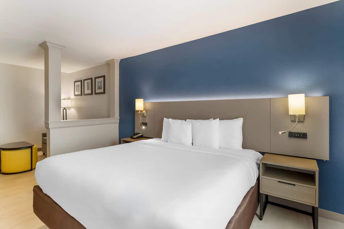 Suite, Non Smoking | Desk, iron/ironing board, free cots/infant beds, rollaway beds