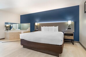 Suite, 1 cama King size, para no fumadores, hidromasaje | Escritorio, tabla de planchar con plancha y cunas gratuitas 