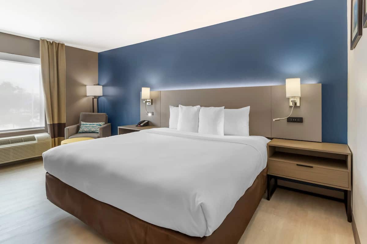 Room, 1 King Bed, Accessible, Non Smoking | Desk, iron/ironing board, free cots/infant beds, rollaway beds