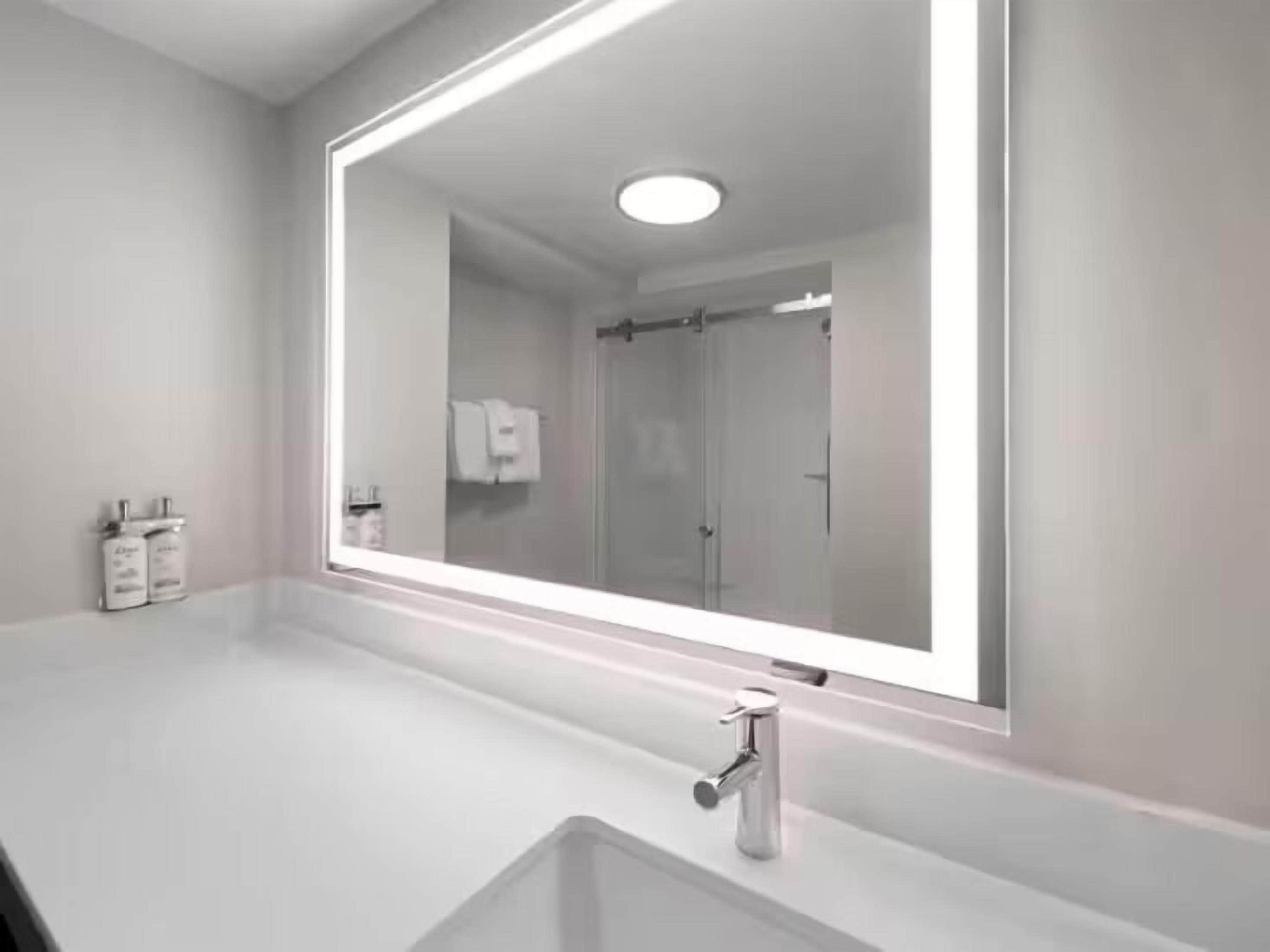 Articles de toilette gratuits, sèche-cheveux, serviettes fournies, savon