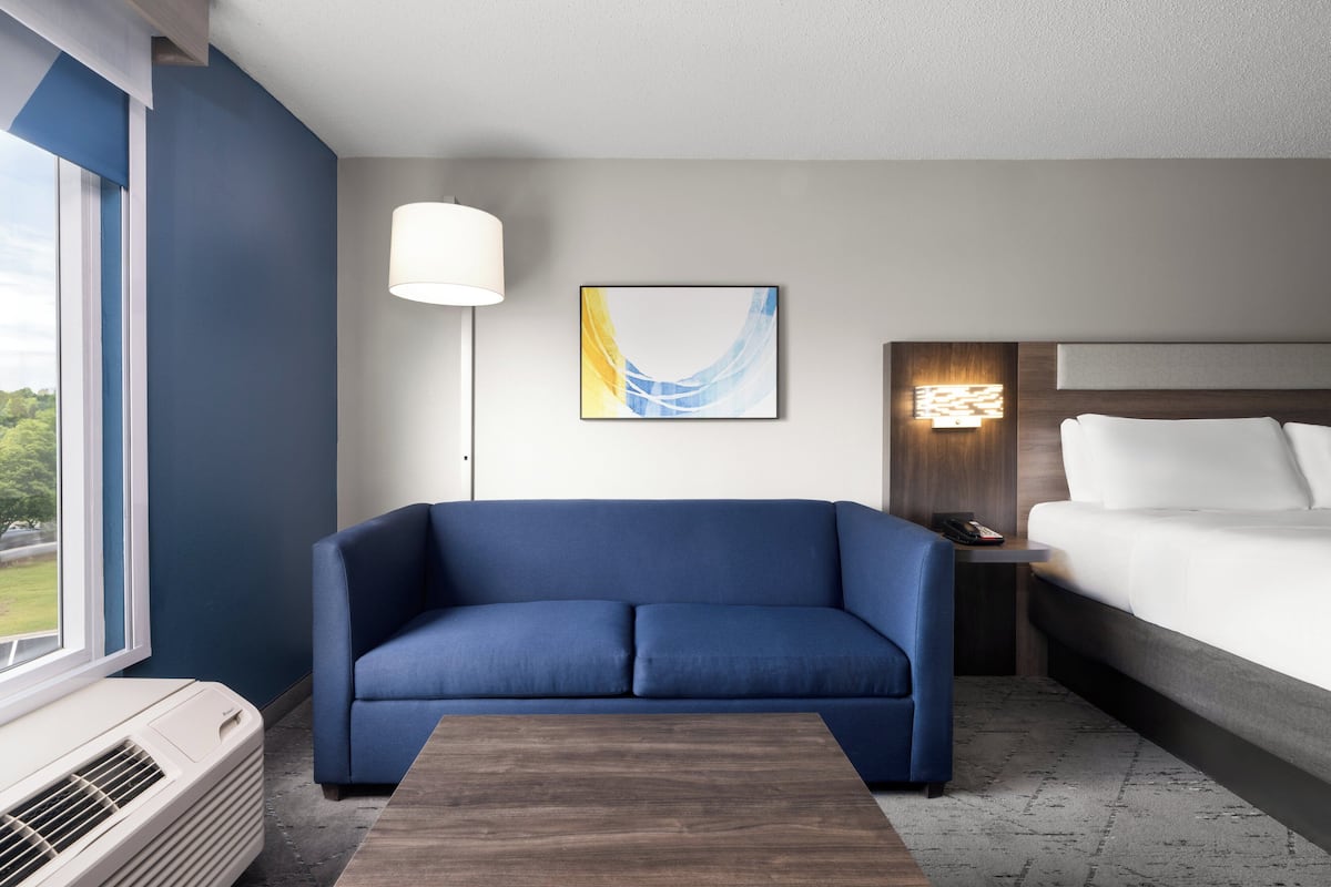 1 bedroom, in-room safe, desk, iron/ironing board