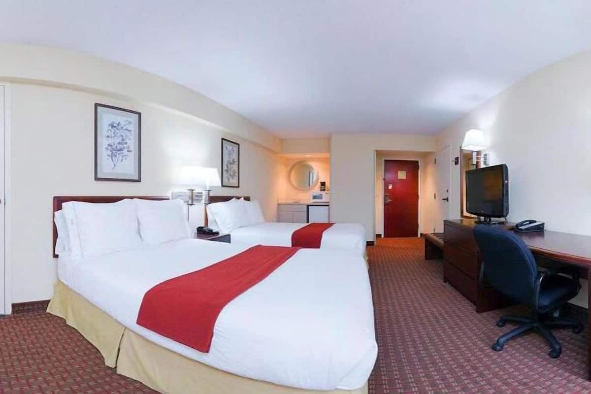 1 bedroom, in-room safe, desk, iron/ironing board