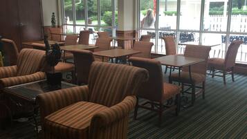 Buffet déjeuner gratuit