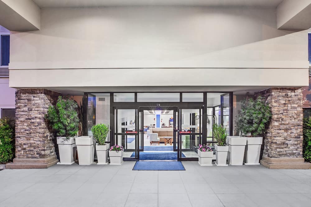 Holiday Inn Express & Suites Tacoma by IHG