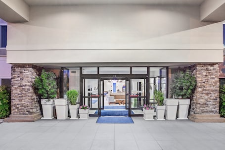 Exterior. Holiday Inn Express & Suites Tacoma by IHG