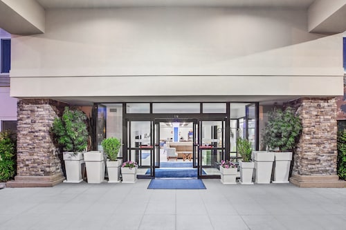 Holiday Inn Express & Suites Tacoma by IHG