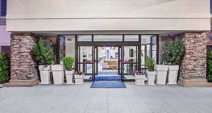 Holiday Inn Express & Suites Tacoma by IHG