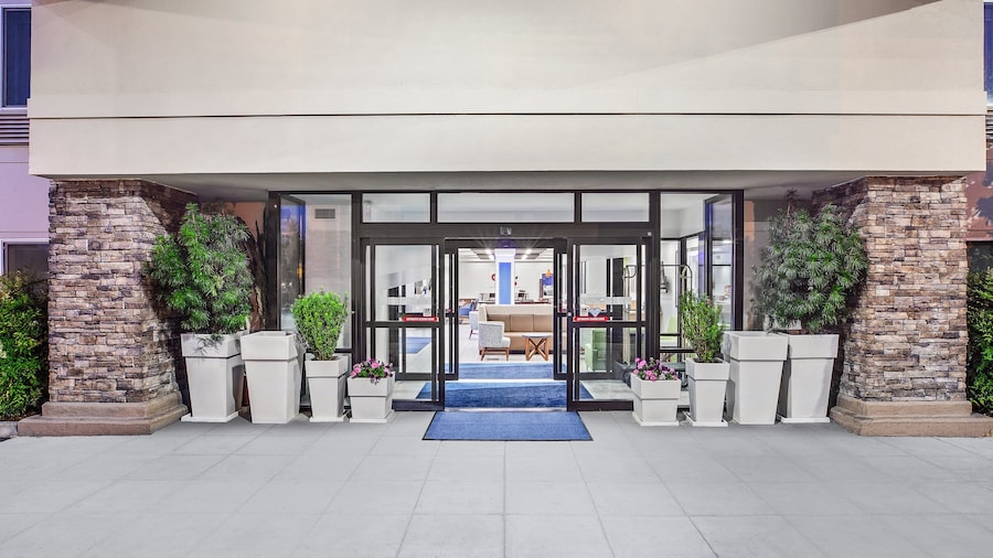 Holiday Inn Express & Suites Tacoma by IHG