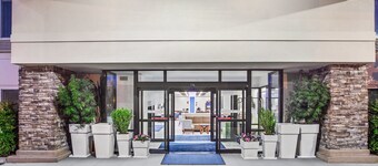 Holiday Inn Express & Suites Tacoma by IHG