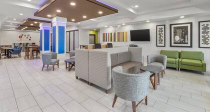 Holiday Inn Express & Suites Tacoma by IHG