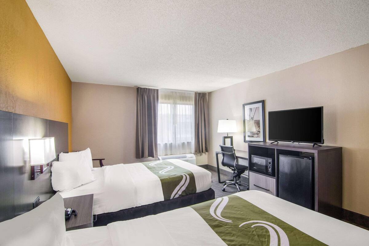 Pillowtop beds, in-room safe, desk, laptop workspace