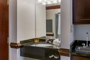 Suite, 1 King Bed, Non Smoking, Jetted Tub | Bathroom | Free toiletries, hair dryer, towels, soap
