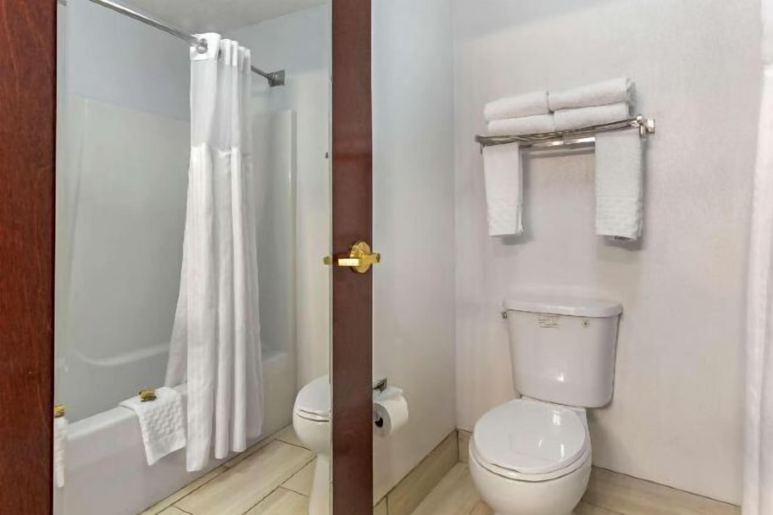 Bathroom | Free toiletries, hair dryer, towels, soap