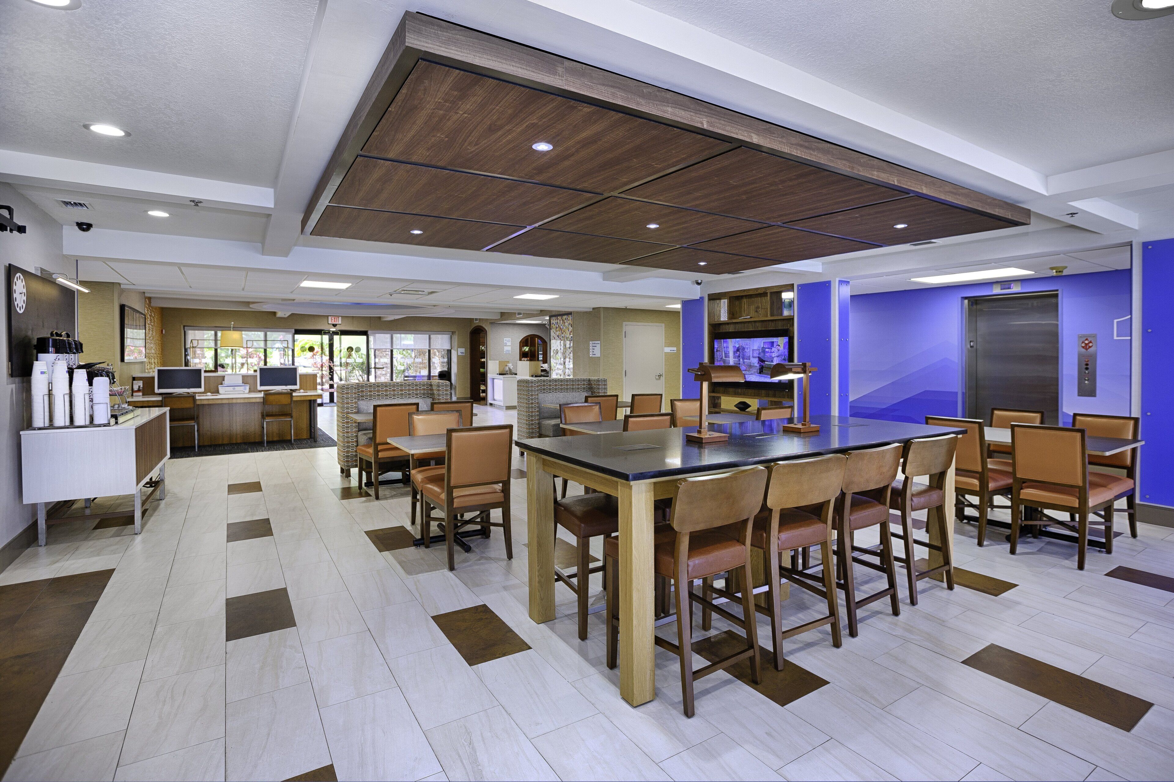 Free buffet breakfast 