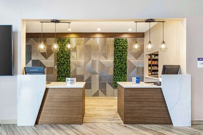 Best Western Plus Bourbonnais Hotel & Suites