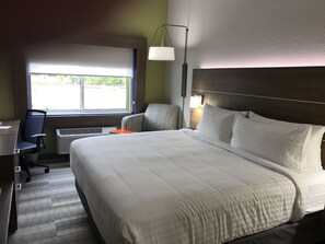 خزنة داخل الغرفة وبديكورات فريدة لكل غرفة وطراز فريد لكل وحدة ومكتب