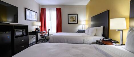 Ropa de cama de alta calidad, camas con pillow-top y escritorio