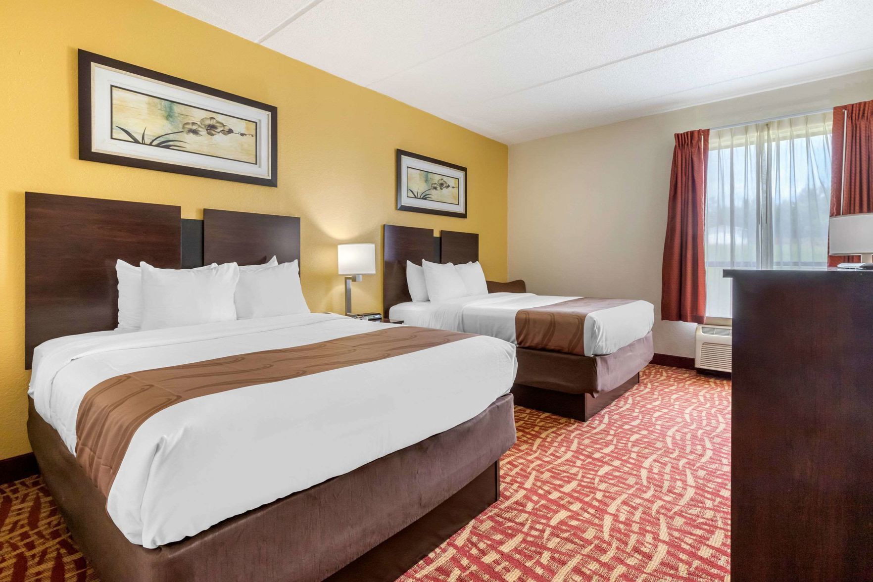 Sängtillbehör av högsta kvalitet, bäddmadrasser och skrivbord