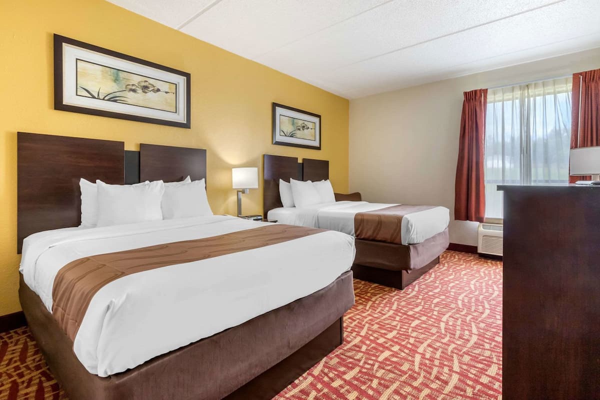 SÀngtillbehör av högsta kvalitet, bÀddmadrasser och skrivbord